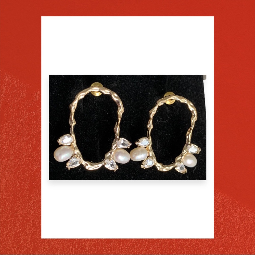 🆕 Unbranded Crystal and Faux Pearl Accent Gold Plated Stud Earrings